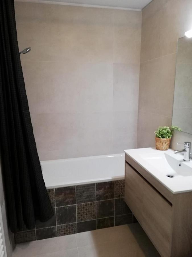 Vie De Famille Apartment Camiers Exterior photo